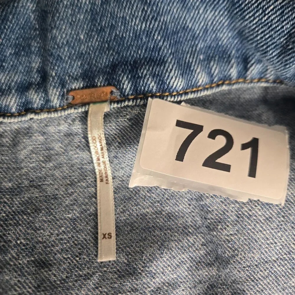 Free People We the Cropped Denim Jacket Womens Blue Frayed Cinch Back 100% M